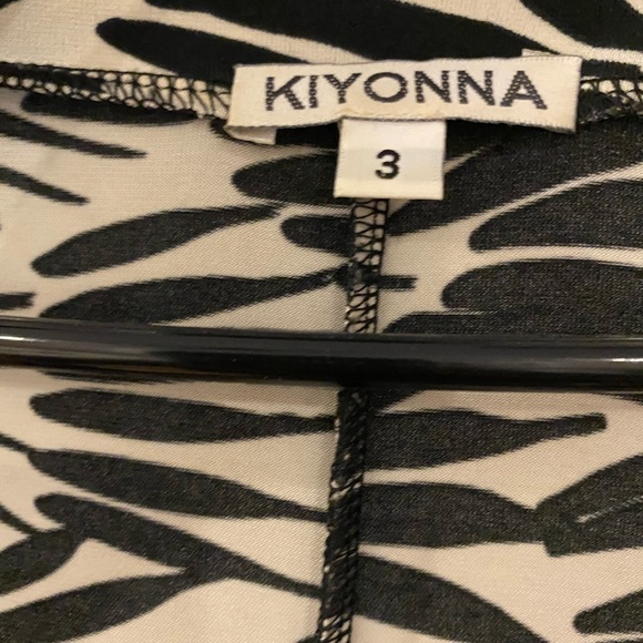 Kiyonna Essential Wrap Dress Leaf Print - Picture 3 of 7